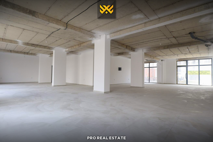 Locale commerciale di 185m² in vendita a Fushë Kosovë