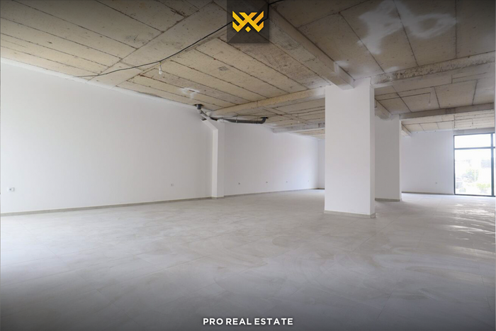 Locale commerciale di 185m² in vendita a Fushë Kosovë
