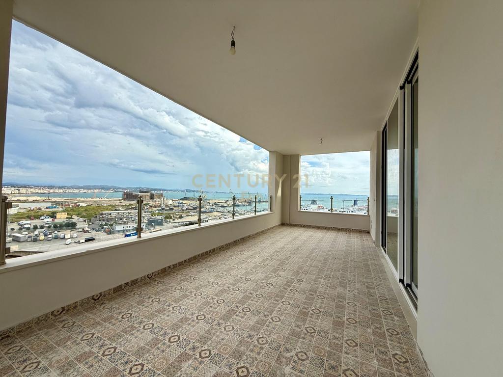 Appartement à vendre avec vue sur la mer + 2 places de parking sur la nouvelle route du port !