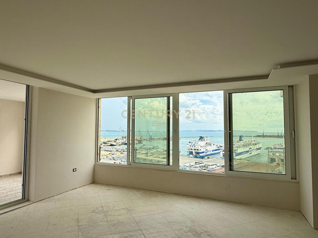 Appartement à vendre avec vue sur la mer + 2 places de parking sur la nouvelle route du port !