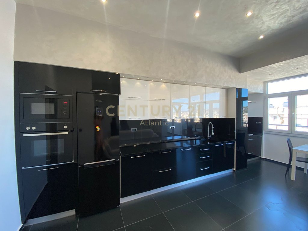 Appartement à vendre avec vue sur la mer + 2 places de parking sur la nouvelle route du port !