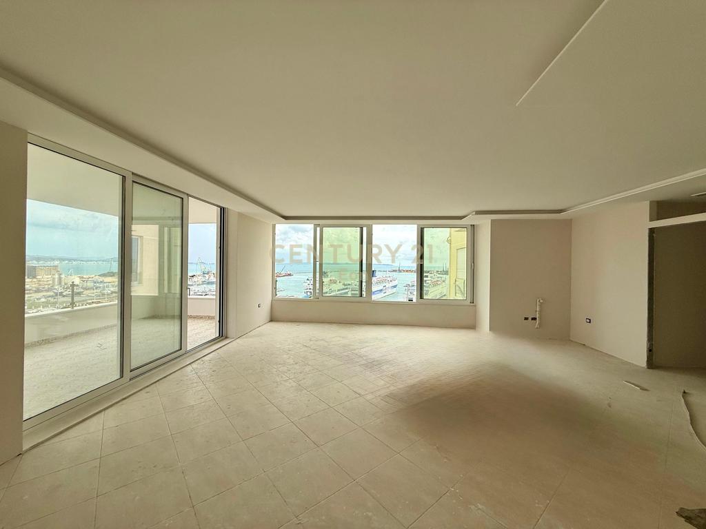 Appartement à vendre avec vue sur la mer + 2 places de parking sur la nouvelle route du port !