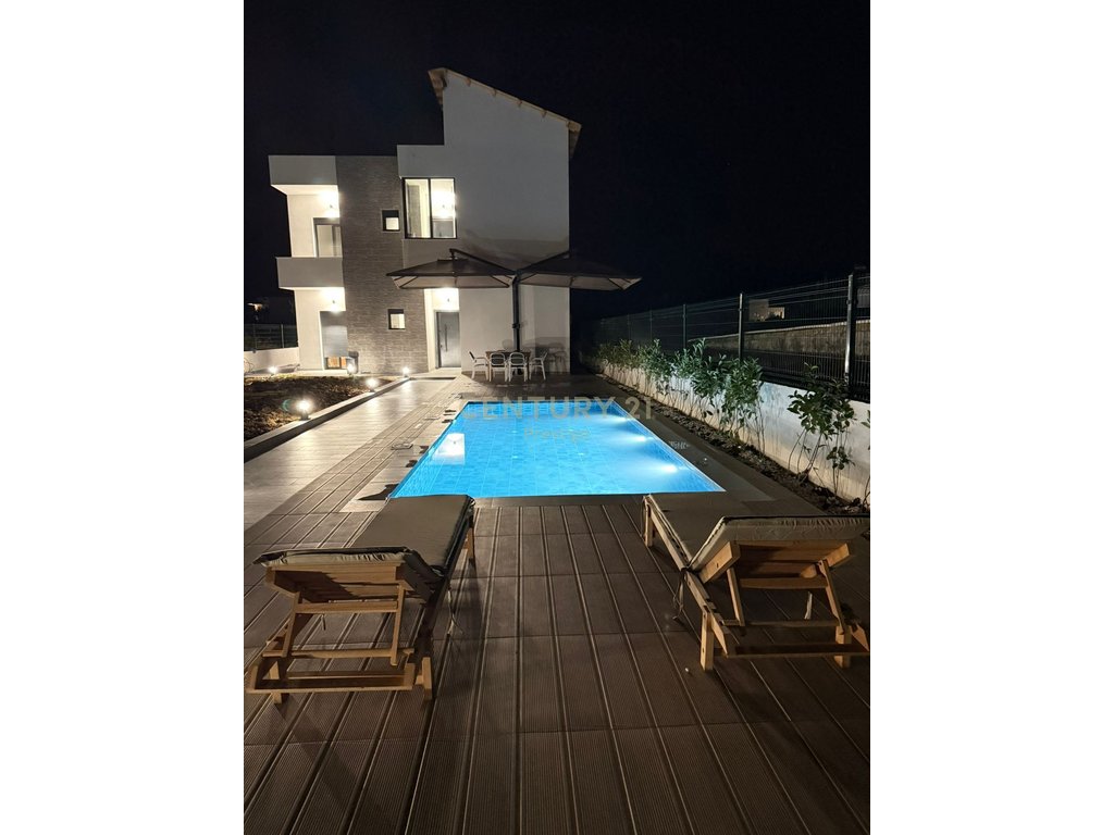 Villa for sale located in lalzit bay!