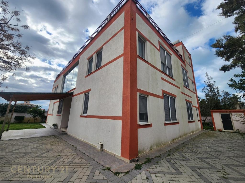Villa for sale located in lalzit bay!