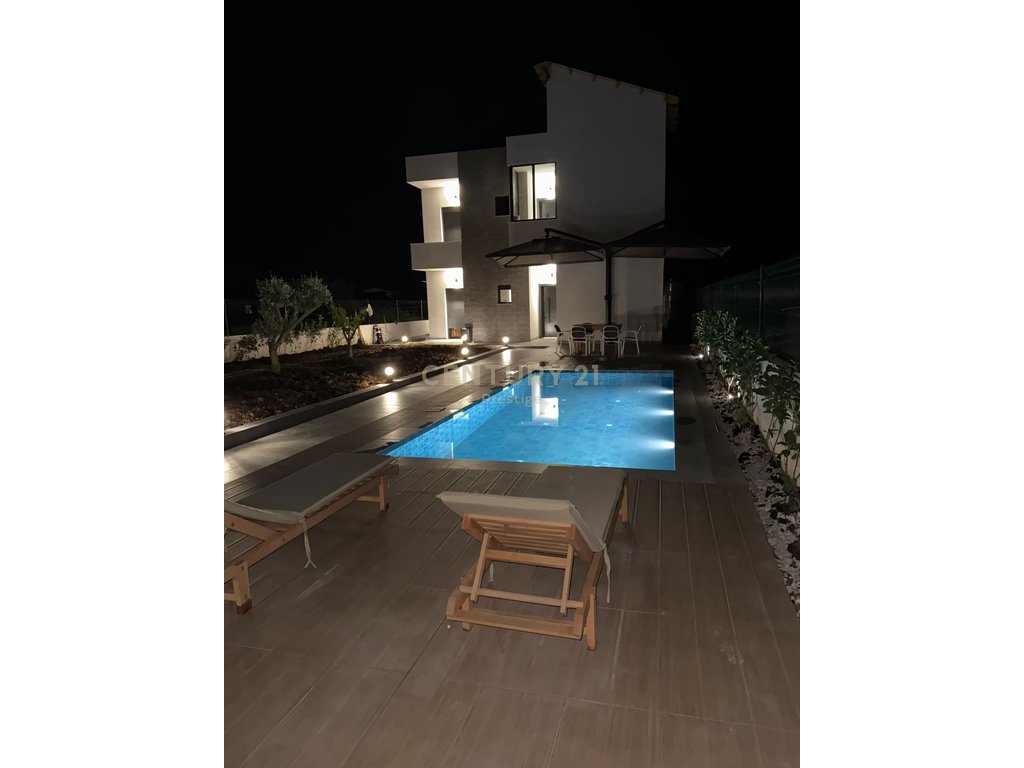 Villa for sale located in lalzit bay!