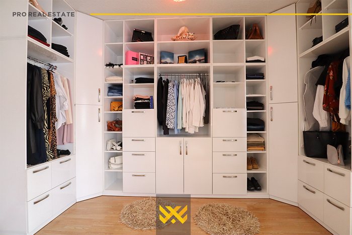 Shtëpi 340m² në #shitje në kodrën e trimave.