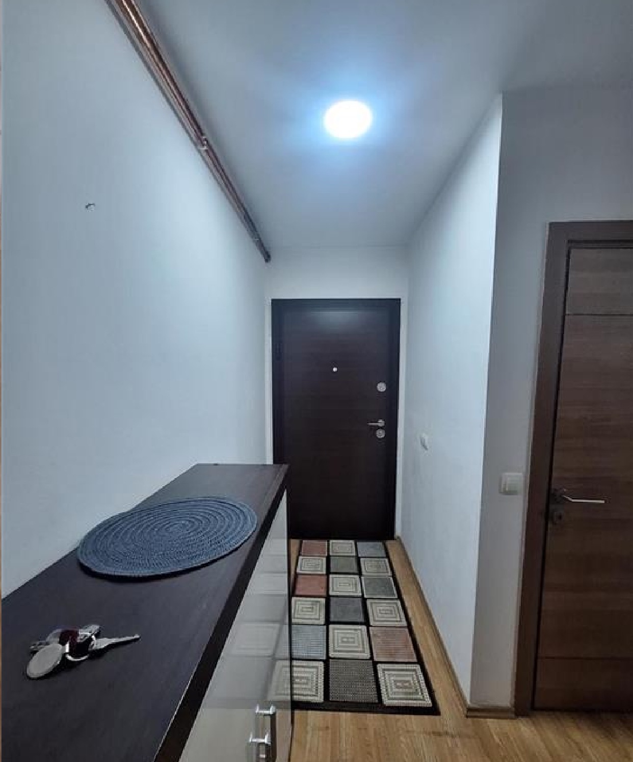 Banesë në shitje në lagjen Mati 1