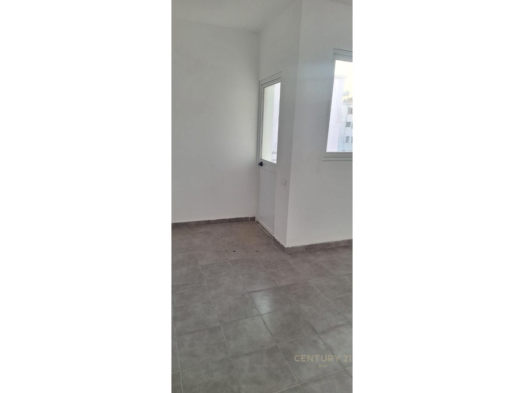 Appartamento 2+2b+2t in vendita vicino allo stadio a Durrës (8)