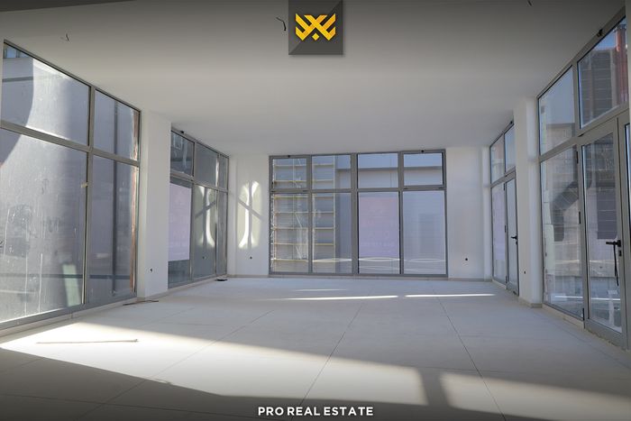 Gewerbefläche 150+150m² zu mieten in Veternik.