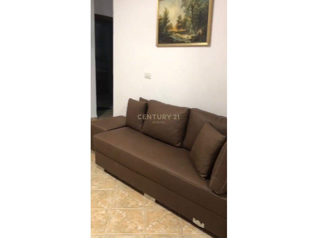 Garsoniere me qira ne shkembin e kavajes!