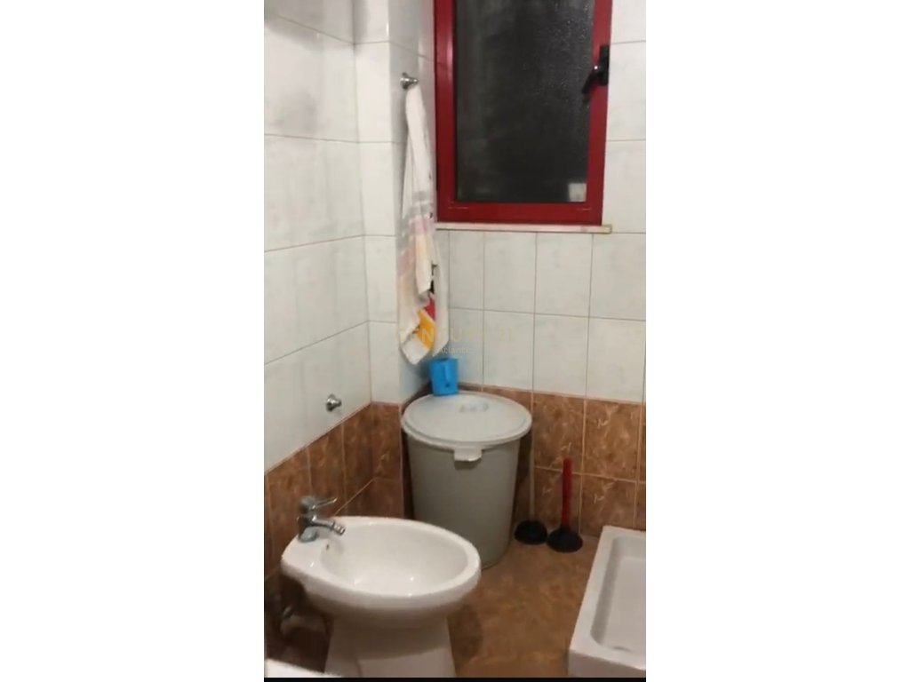 Garsoniere me qira ne shkembin e kavajes!