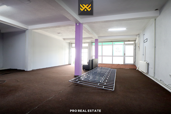 Locale di 150m² in affitto a vellushë.