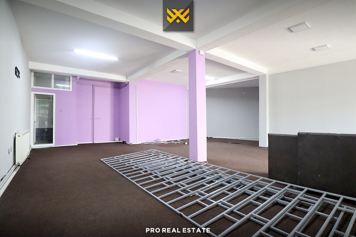 Locale di 150m² in affitto a vellushë.