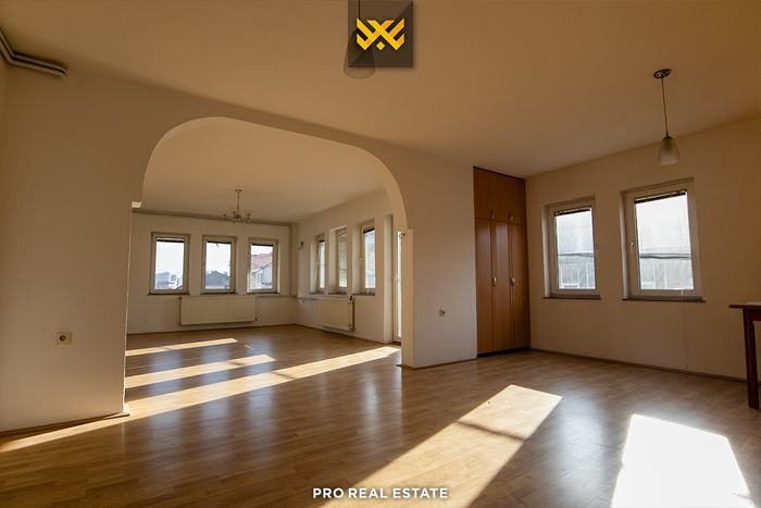Lokal / zyrë 160m² me #qira te kodra e trimave.