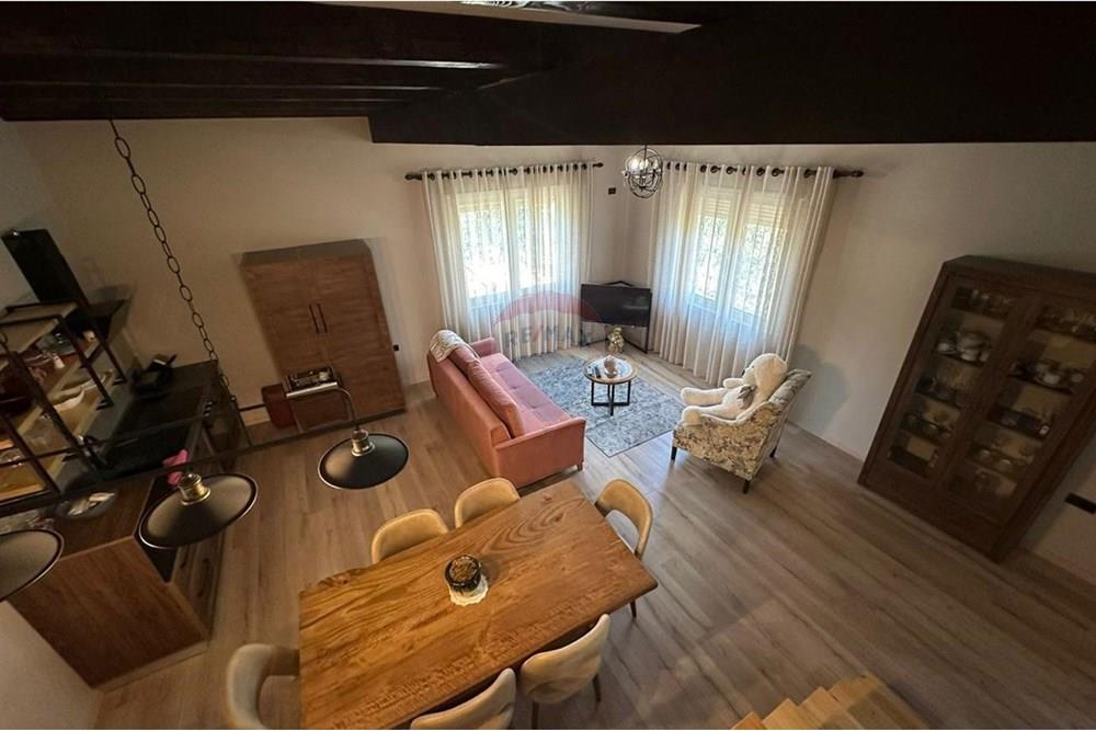 Super villa para alugar, berzhitë