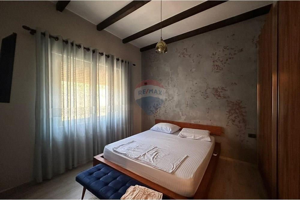 Super villa para alugar, berzhitë