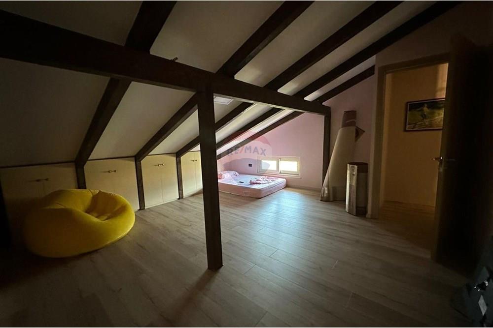 Super villa para alugar, berzhitë