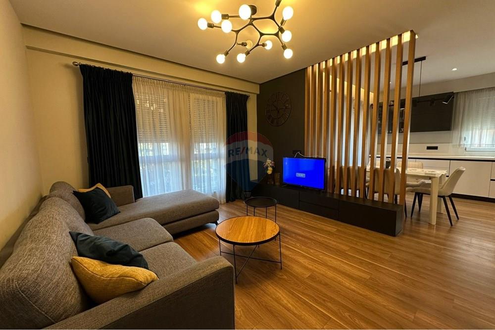 Offered for rent duplex 3+1+2 in the 5 majit area, an ideal opportunity for comfortable and modern living.