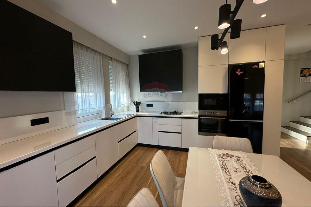 Offered for rent duplex 3+1+2 in the 5 majit area, an ideal opportunity for comfortable and modern living. (5)