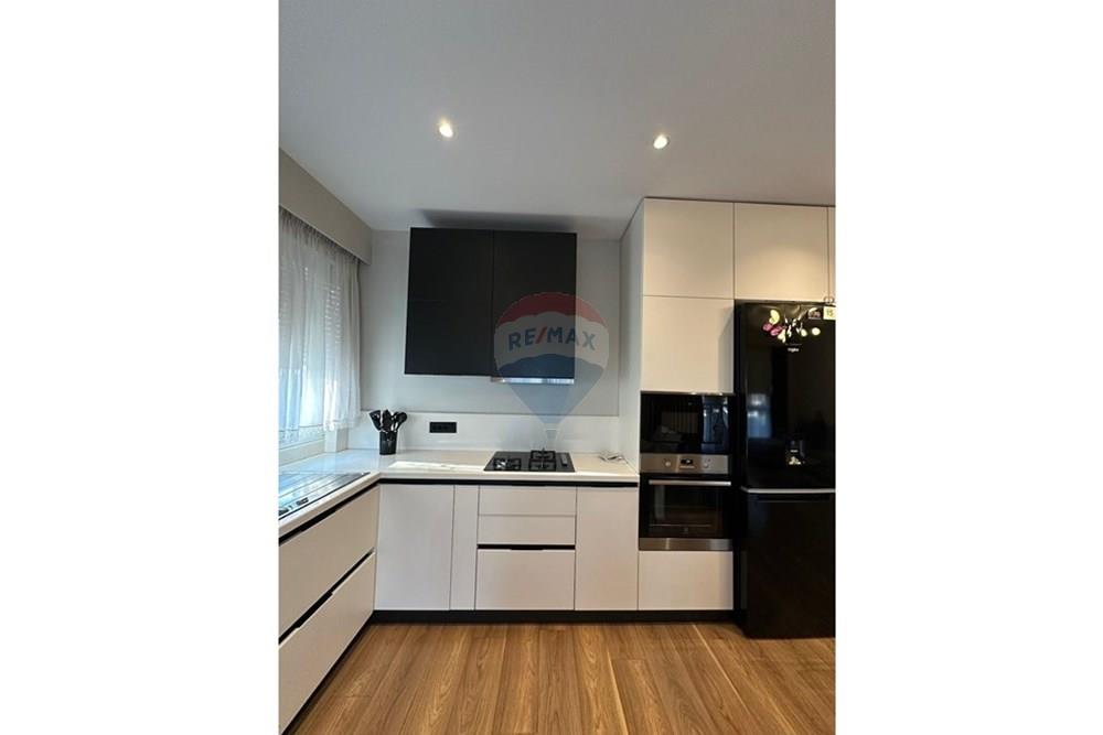Offered for rent duplex 3+1+2 in the 5 majit area, an ideal opportunity for comfortable and modern living. (7)