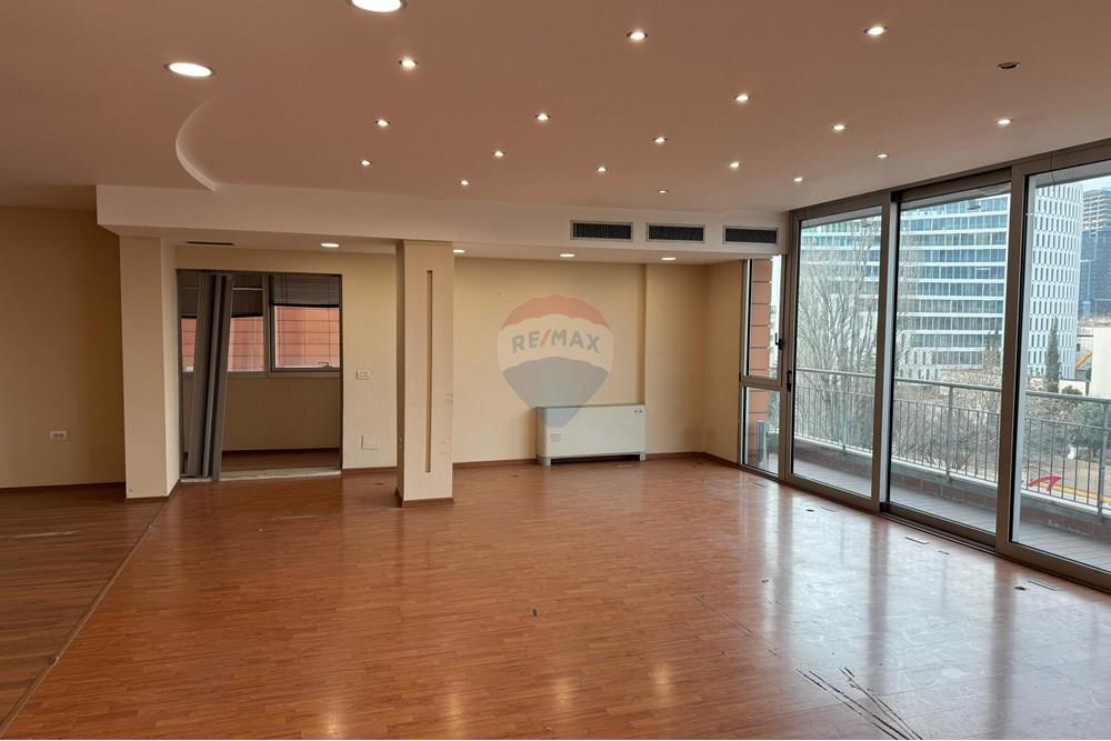 Ufficio in affitto in uno degli edifici migliori di Tirana, come galeria etc.