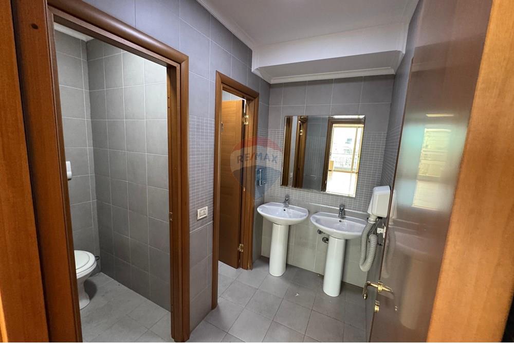 Ufficio in affitto in uno degli edifici migliori di Tirana, come galeria etc.