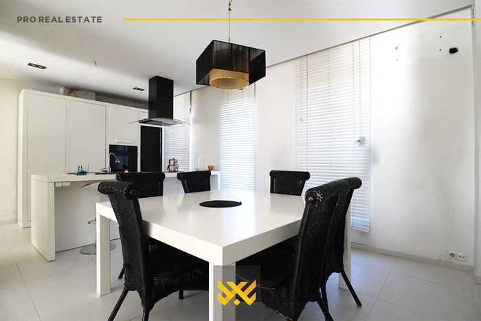 Maison de 250m² à vendre à bërnicë. (6)