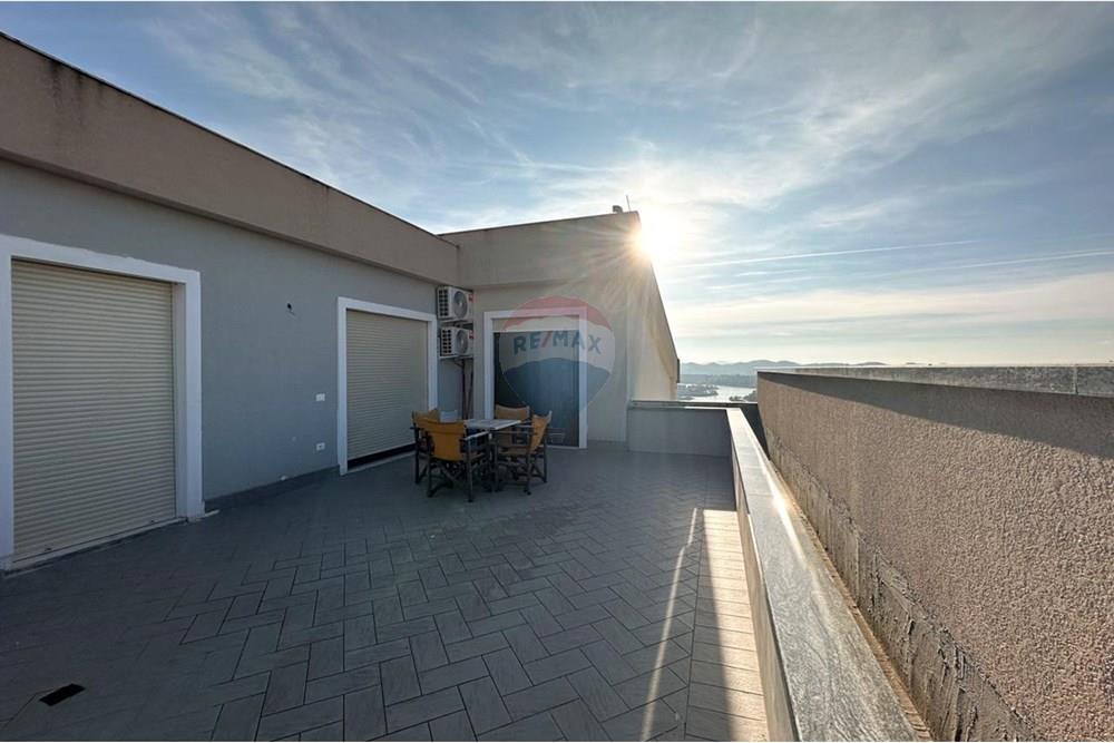Apartamento en venta 2+1 en farkë.