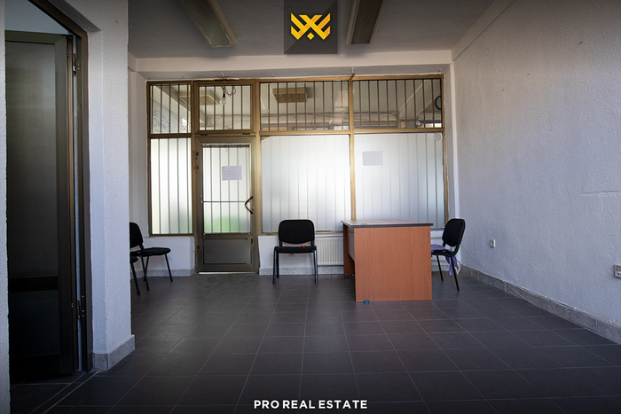 Zyrë 25m² me #qira në Lakrishtë.