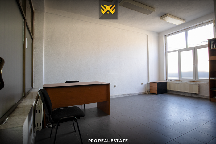 Zyrë 25m² me #qira në Lakrishtë. (3)
