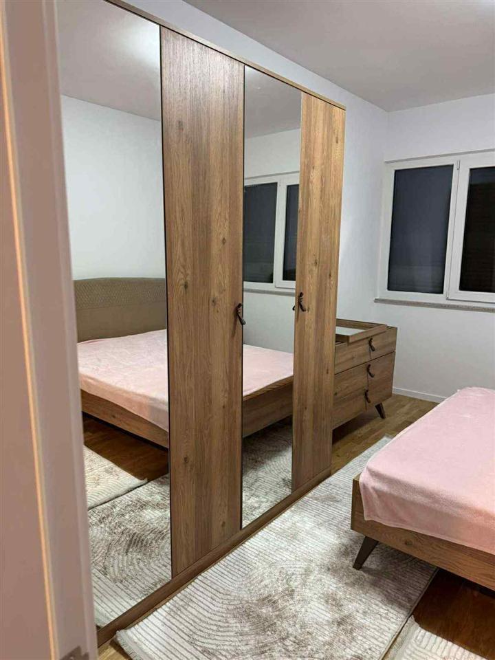Banesë me qira 2+1 në lagjen e spitalit