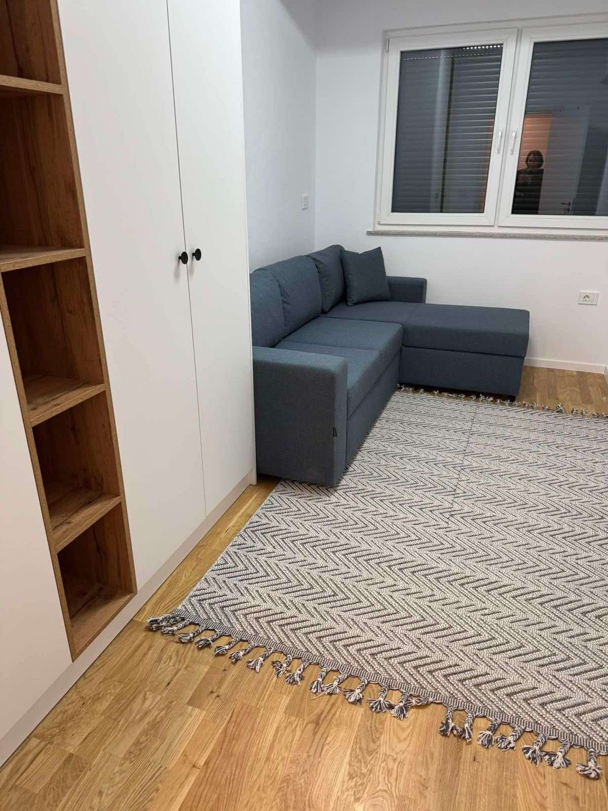 Banesë me qira 2+1 në lagjen e spitalit