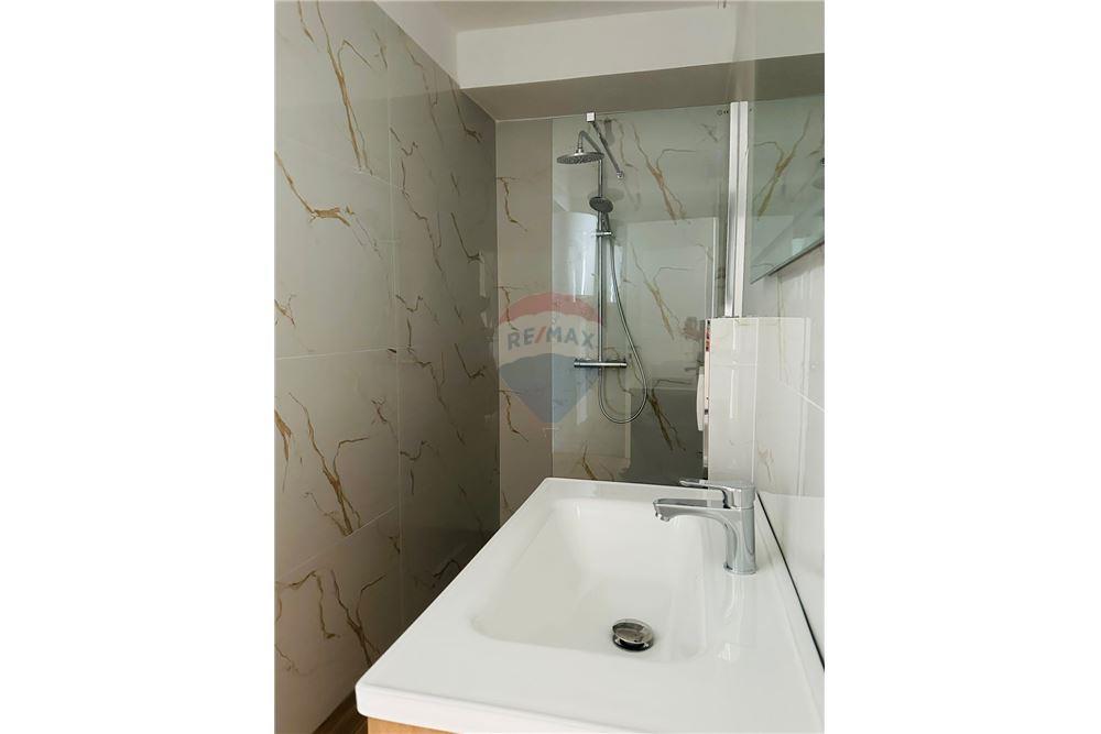Duplex à vendre avec cour privée construction de haute qualité dans un immeuble bien géré