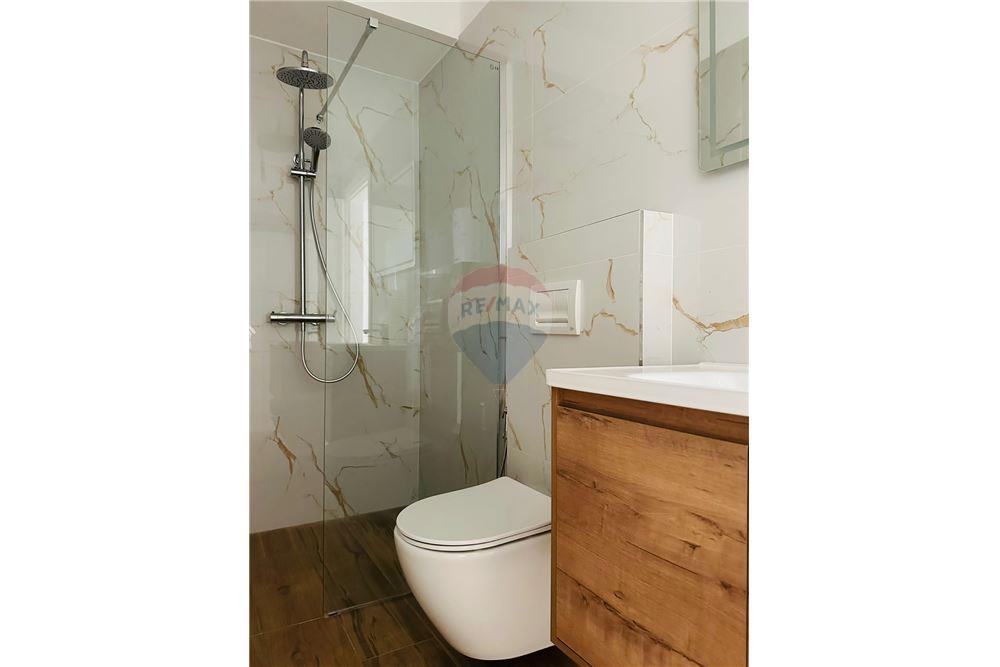 Duplex à vendre avec cour privée construction de haute qualité dans un immeuble bien géré