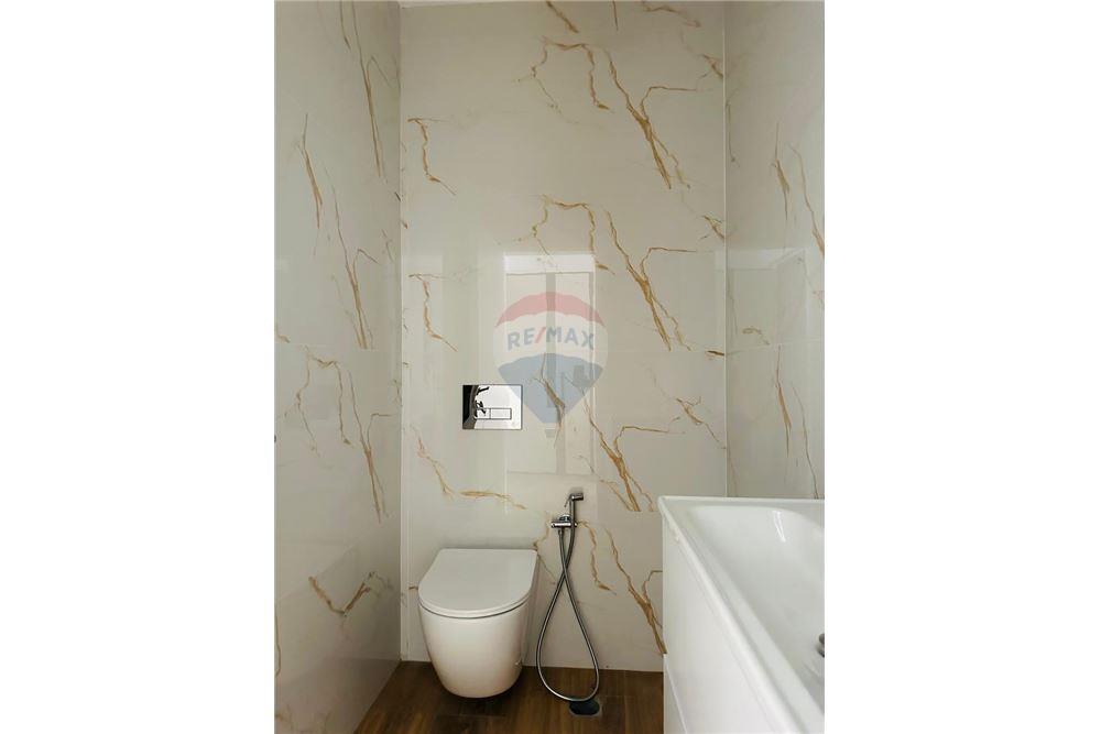 Duplex à vendre avec cour privée construction de haute qualité dans un immeuble bien géré