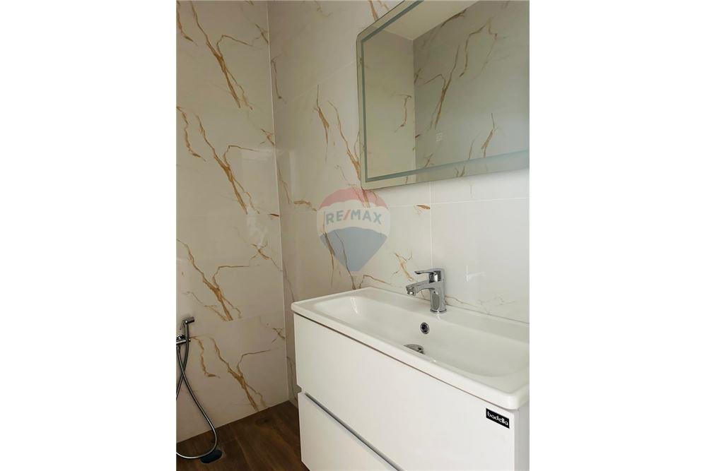 Duplex à vendre avec cour privée construction de haute qualité dans un immeuble bien géré