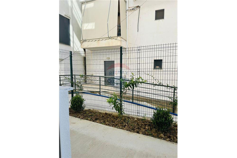 Duplex à vendre avec cour privée construction de haute qualité dans un immeuble bien géré