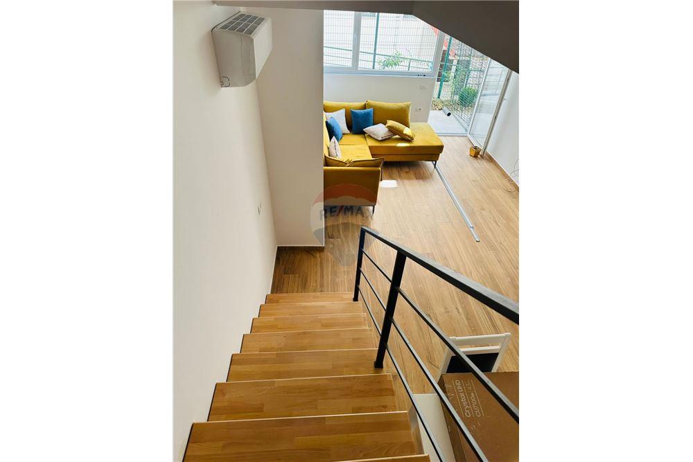 Duplex à vendre avec cour privée construction de haute qualité dans un immeuble bien géré