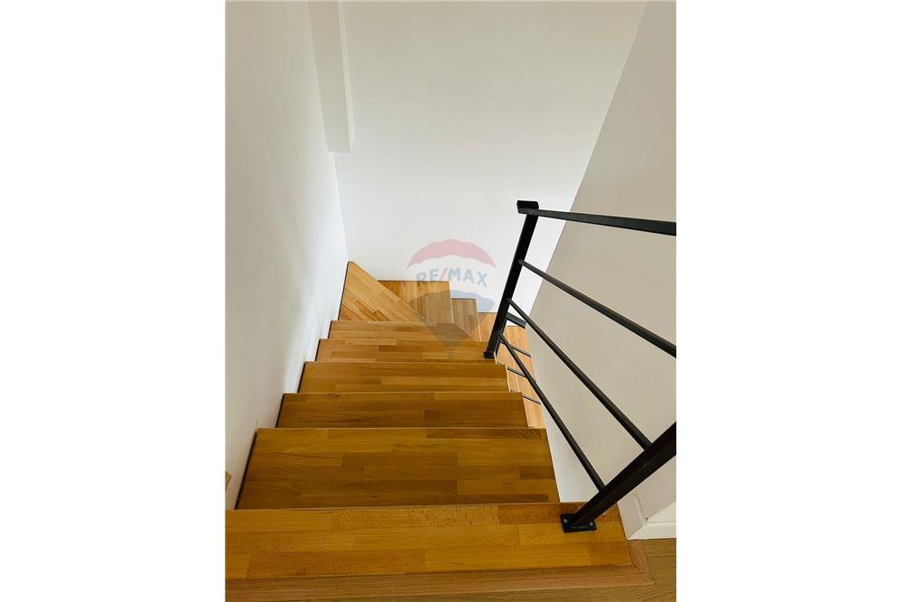 Duplex à vendre avec cour privée construction de haute qualité dans un immeuble bien géré