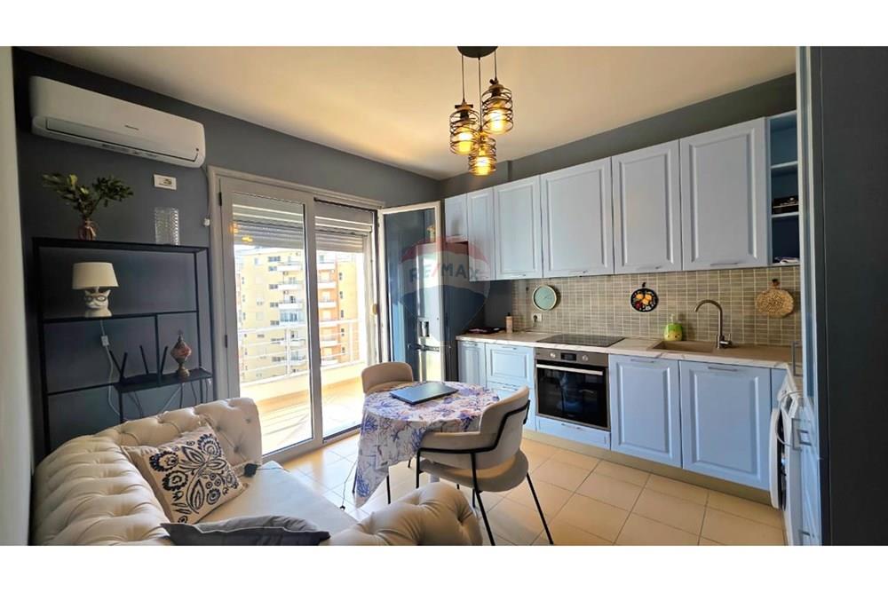 Apartament 1+1 për shitje lungomare, Vlorë