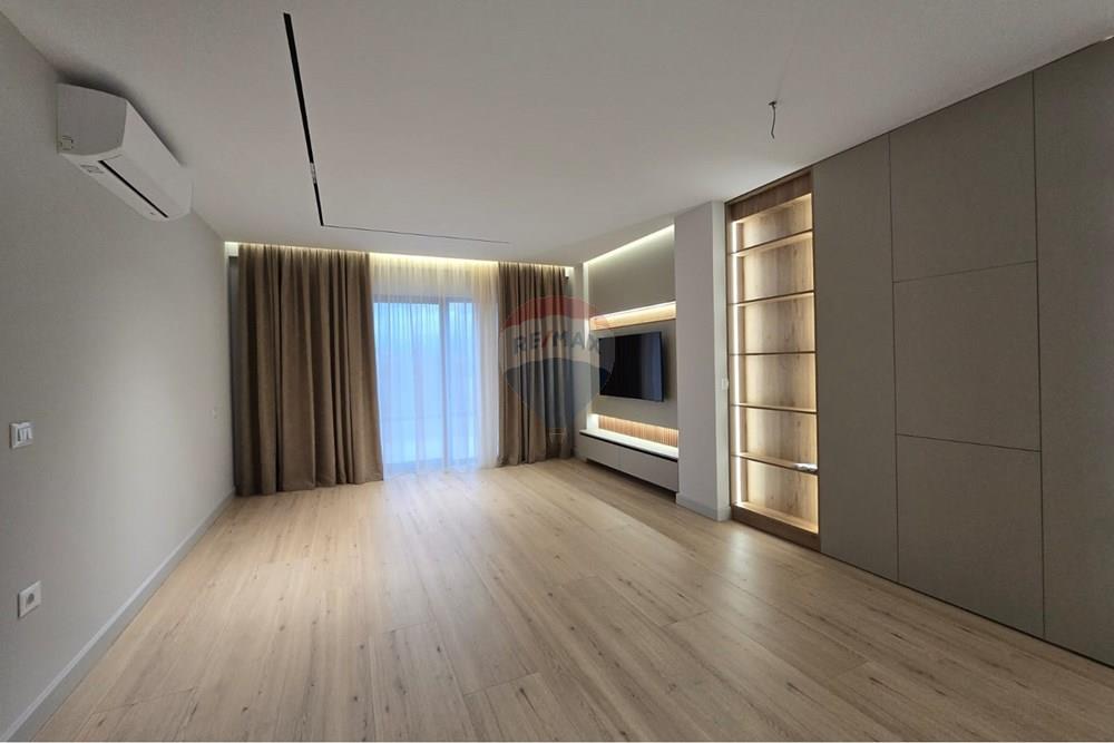 Shitet apartament 2+1 ne zonen e liqenit te that.