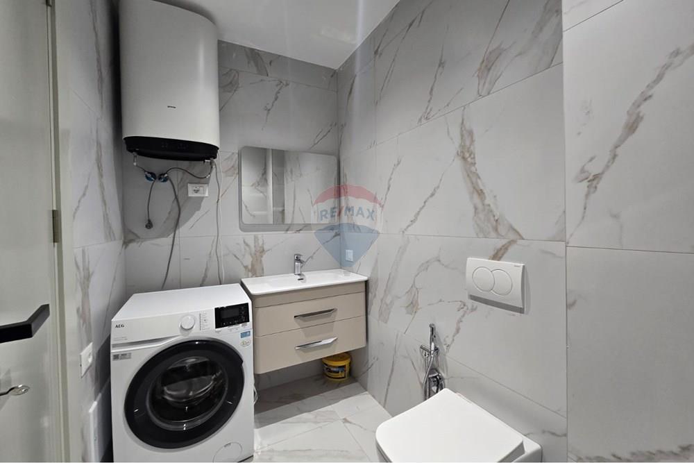 Shitet apartament 2+1 ne zonen e liqenit te that.