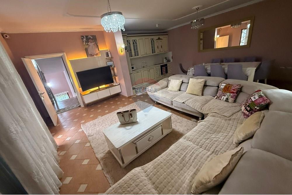 Villa mit 4 etagen zum verkauf in Sauk