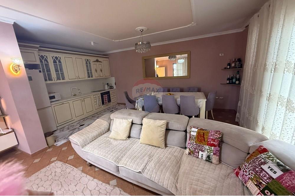 Villa mit 4 etagen zum verkauf in Sauk