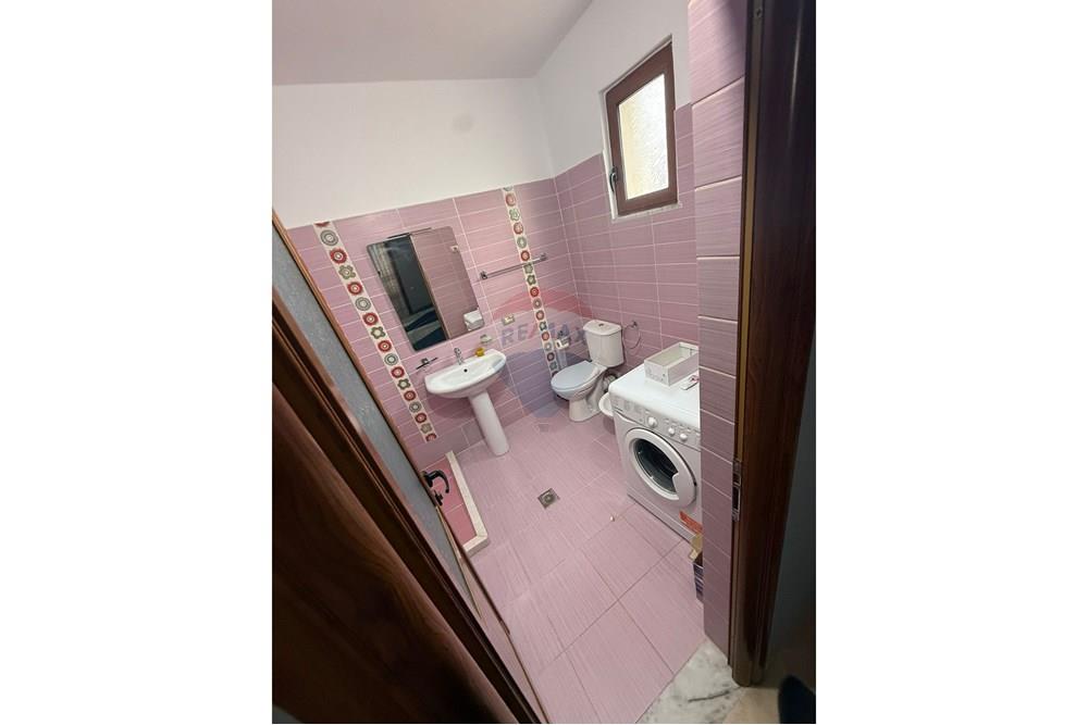 Villa mit 4 etagen zum verkauf in Sauk
