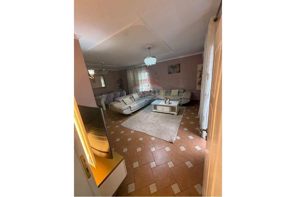 Villa mit 4 etagen zum verkauf in Sauk