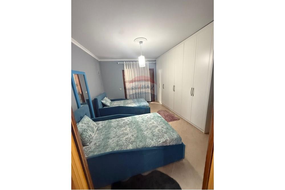 Villa mit 4 etagen zum verkauf in Sauk