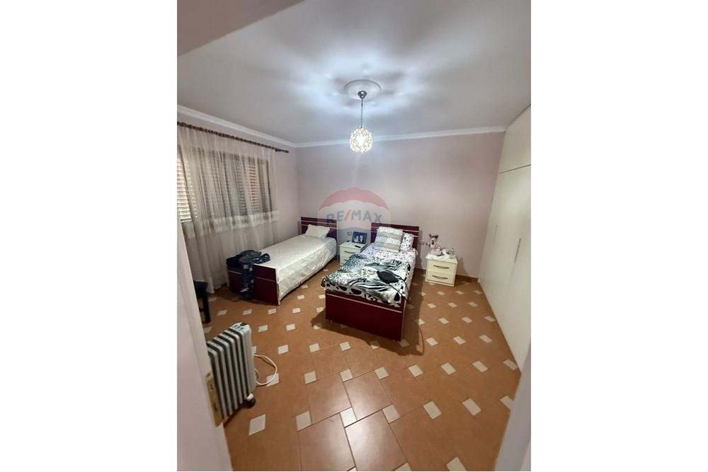 Villa mit 4 etagen zum verkauf in Sauk
