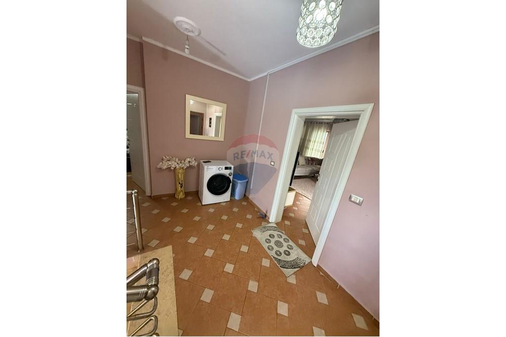 Villa mit 4 etagen zum verkauf in Sauk