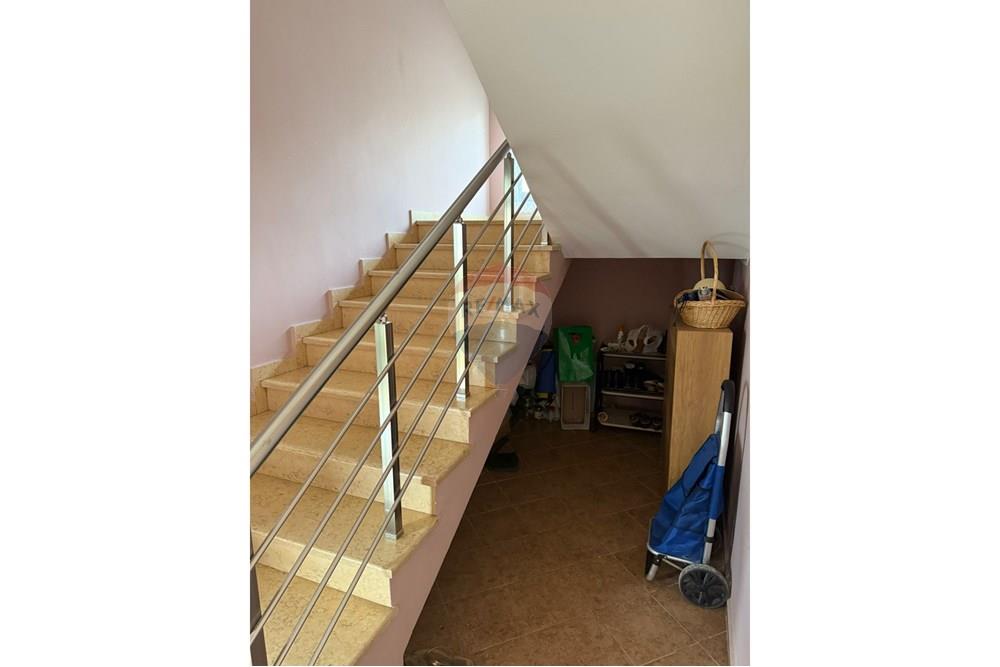 Villa mit 4 etagen zum verkauf in Sauk